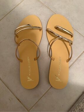 Nicolas Lainas Gold Strappy Flat Sandals – Size 42